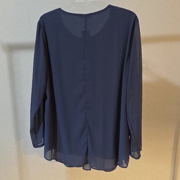 Chic Women's Navy Blouse - Picture 3 of 3